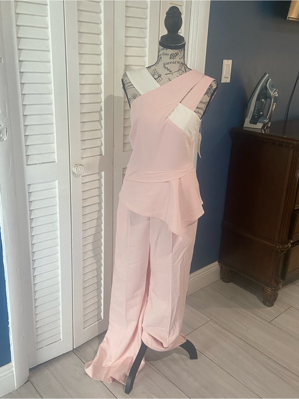 Fehaute Leg Jumpsuit with Contrast Strap